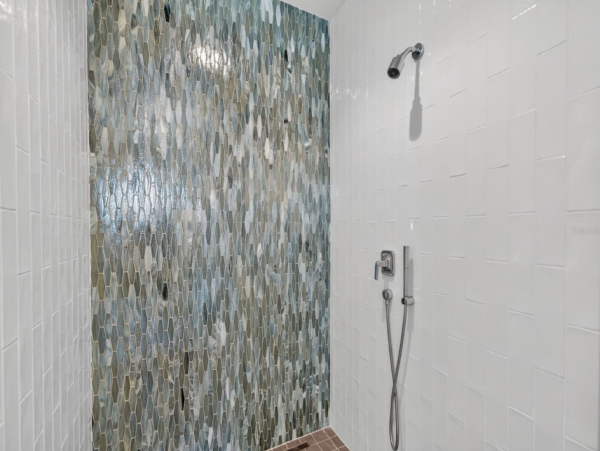 Coastal Luxury Retreat in Longboat Key - 2-Bedroom Condo Stunning Views